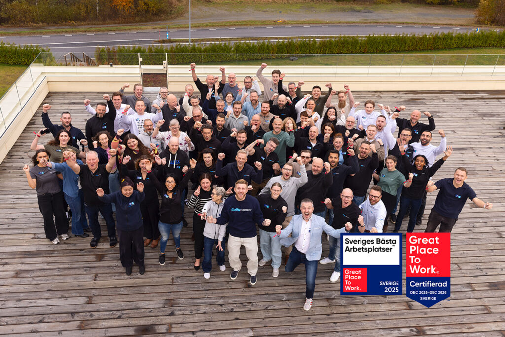 Gruppefoto af hele Colly Flowtech-teamet, der fejrer virksomhedens Great Place to Work 2025-certificering.